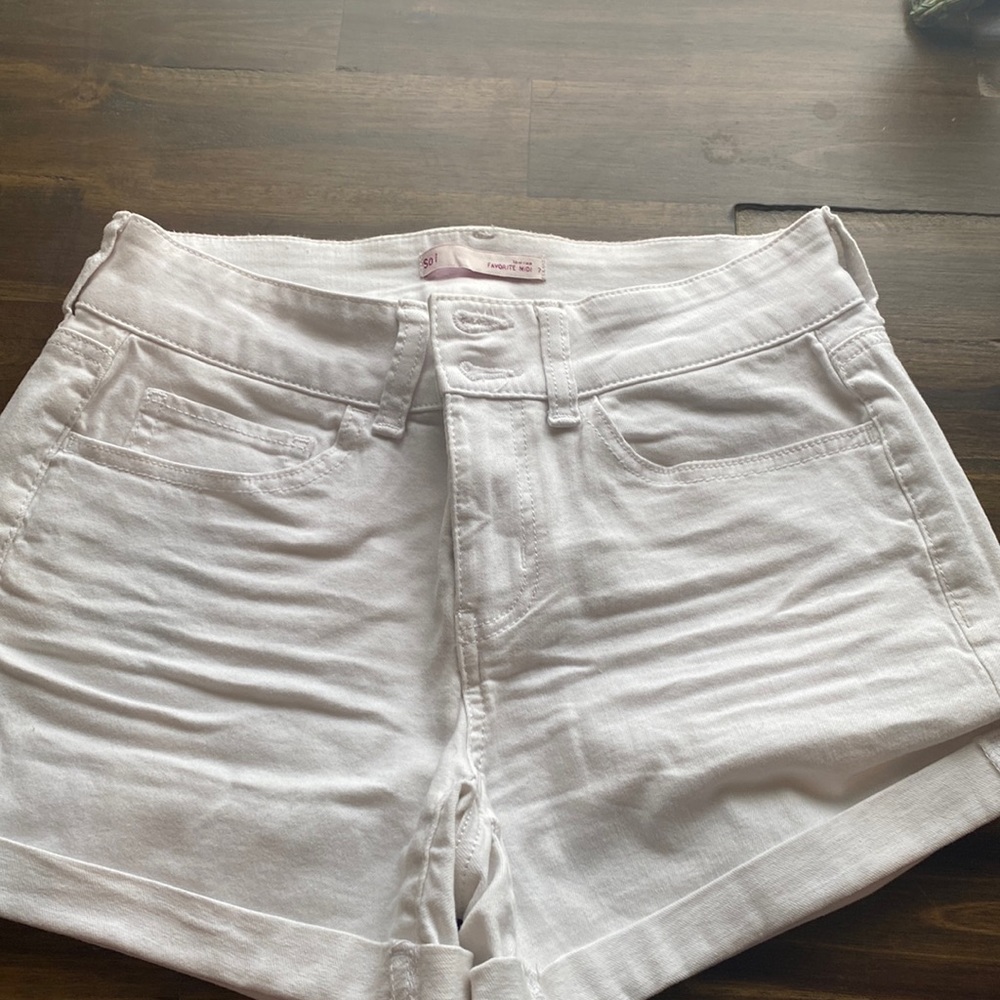 SO Favorite MIDI Size 7 white shorts